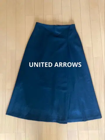 UNITED ARROWS 블랙 A라인 플레어 스커트