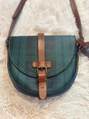 그린과 블랙의 스트라이프 숄더백