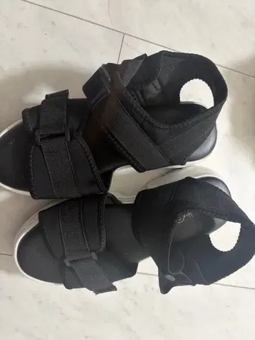 블랙 스포츠 샌들