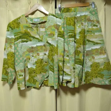 COSTY 풍경 무늬 셋업 골드 컬러 버튼