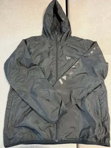 뉴에라 윈드브레이커