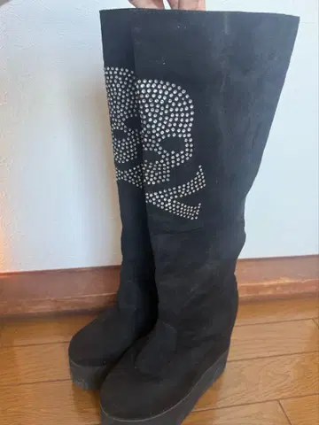 스컬 디자인 통굽 롱 부츠