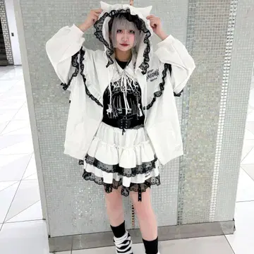 VOLCAN&APHRODITE 고양이 귀 프릴 ZIP 후드티 화이트