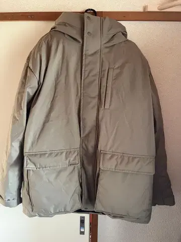 후드 부착 다운 자켓 베이지