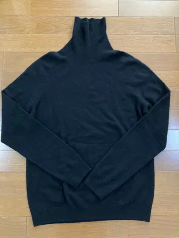 캐시미어 100% 블랙 터틀넥 스웨터