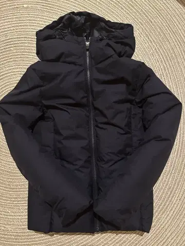 유니클로 심리스 다운 M 짙은 네이비