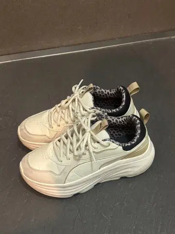 PUMA 레오파드 스니커즈 24.0