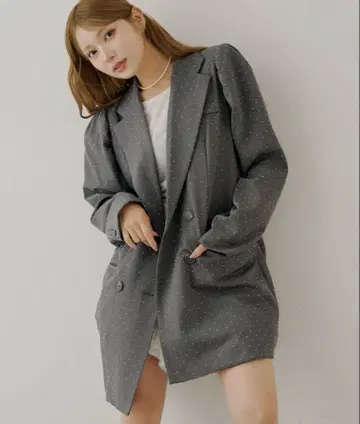 SALON by Chico 로즈 코사지 부착 퍼프 롱 자켓