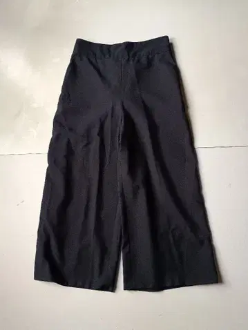 아두이트리스테스 콩제페이에 라인 팬츠