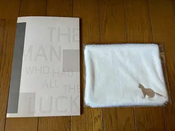 모든 행운을 손에 넣은 남자 팜플렛, 퍼 파우치