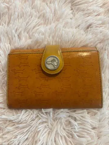 엠보싱 가공 브라운 장지갑