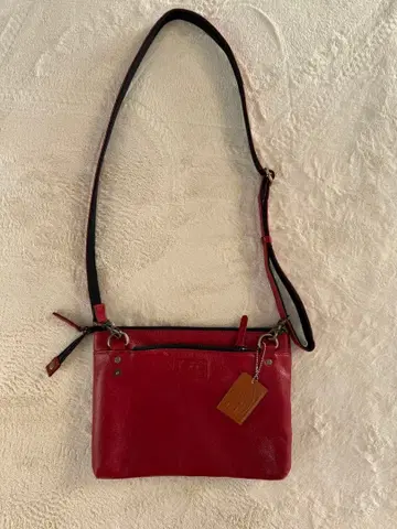 가죽제 빨간색 숄더백