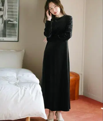 ur's 백리본 핏앤플레어 벨로아 원피스