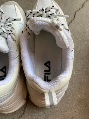 FILA 화이트 스니커즈