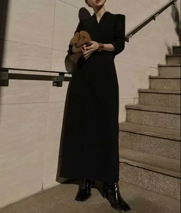 Ameri EDGE SHOULDER BONDING DRESS