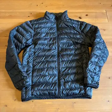 유니클로 울트라 라이트 다운 자켓 남성용 블랙 M 사이즈