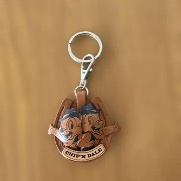 디즈니랜드 칩&데일 가죽 키링