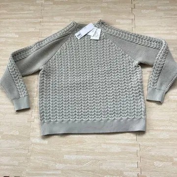 FURRY 미사용 새상품 니트