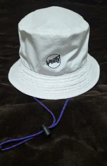 HOLIDAY BUCKET HAT 홀리데이 버킷 햇