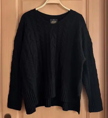 해밀턴 울 어반 리서치 도어스 V넥 케이블 니트 블랙