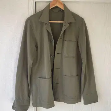 유니클로 올리브 밀리터리 자켓 버튼 포함