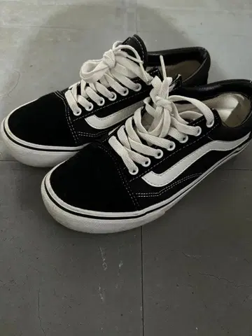 블랙/화이트 스웨이드 스니커즈 VANS