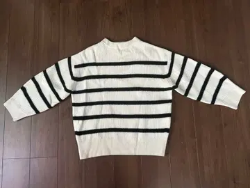 베이크루즈 스트라이프 리브 긴팔 스웨터