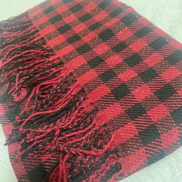 빨간색과 블랙 체크 프린지 머플러