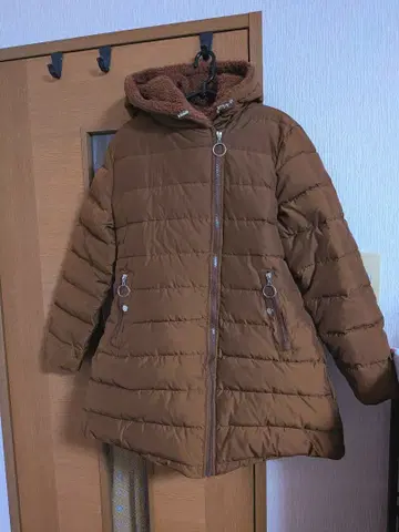 브라운 다운 자켓 후드 부착