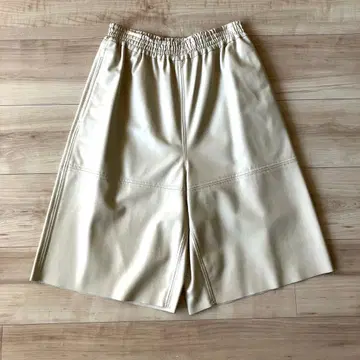 ASTRAT 유나이티드 애로우즈 합성 피혁 하프 팬츠