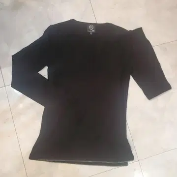 ALEXANDER MCQUEEN 블랙 긴팔 니트