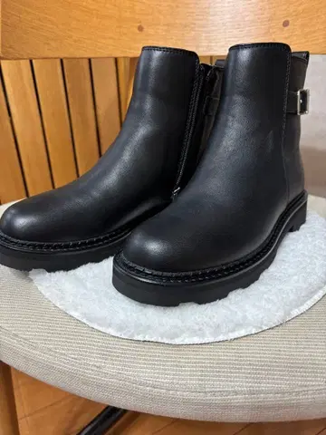 새상품, 블랙 가죽 버클 포함 숏부츠