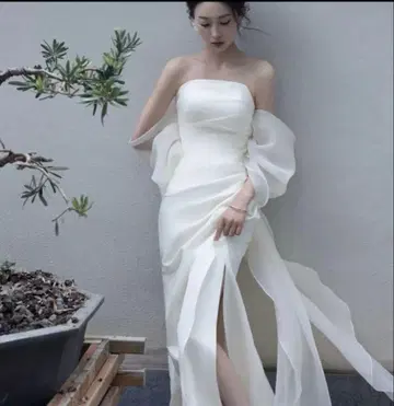 화이트 웨딩 드레스 오프숄더