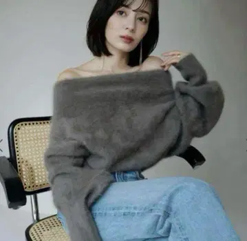 어뉴앙스 라쿤 폭스 오프숄더 니트 풀오버