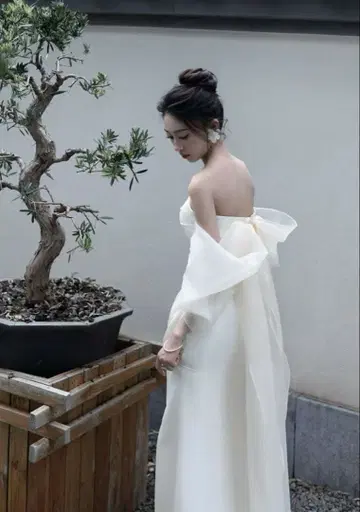 오프숄더 화이트 웨딩 드레스