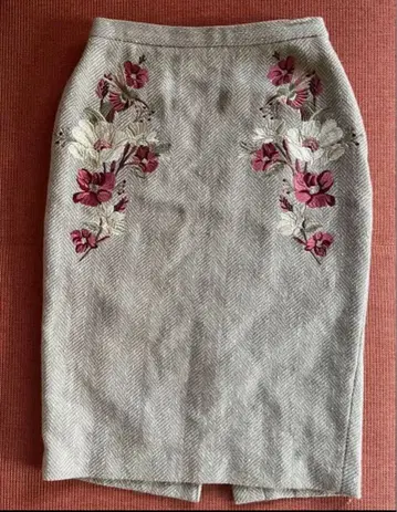 릴리 브라운 자수 타이 스커트