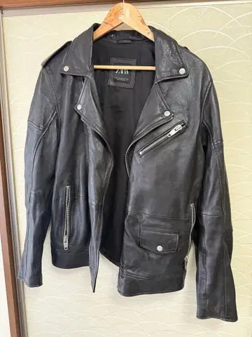 ZARA 블랙 천연 가죽 라이더 자켓 M 사이즈