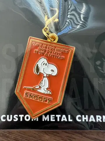 신출시 스누피 뮤지엄 커스텀 메탈 참 스누피 오렌지 컬러