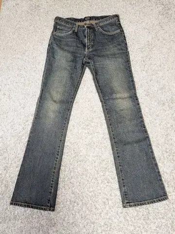 Wrangler 부츠컷 데님 다크 블루 스트레치 소재 W31