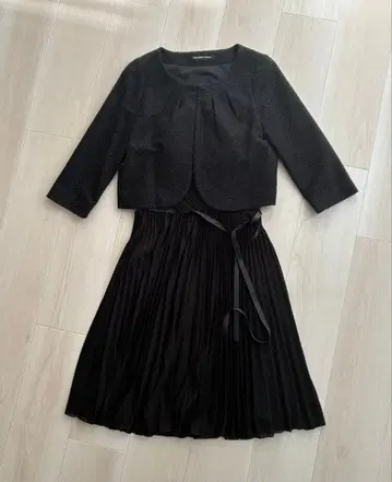 STRAWBERRY-FIELDS 블랙 원피스와 자켓 세트