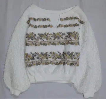 플라워 자수 벌룬 슬리브 니트