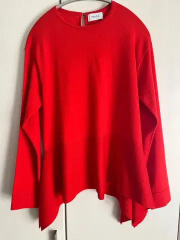 MOGA 레드 긴팔 상의