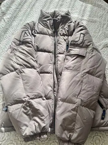 Armani Jeans 다운 자켓 S 사이즈 컬러 샌드