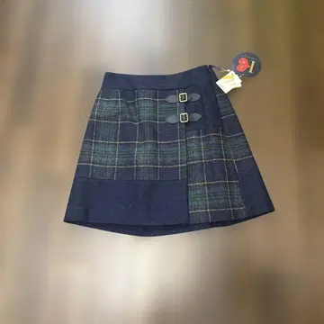 네이비 체크 무늬 플리츠 스커트