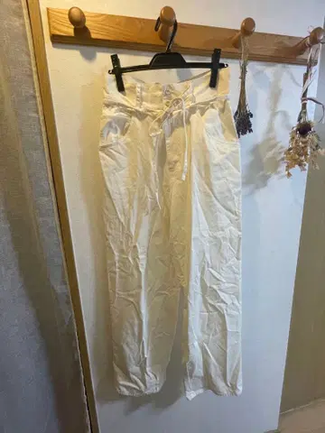 화이트 와이드 팬츠 허리 리본 포함
