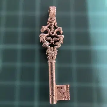 새상품급 ZOCALO 열쇠 펜던트 탑 950 블랙, 레드, 보석 포함