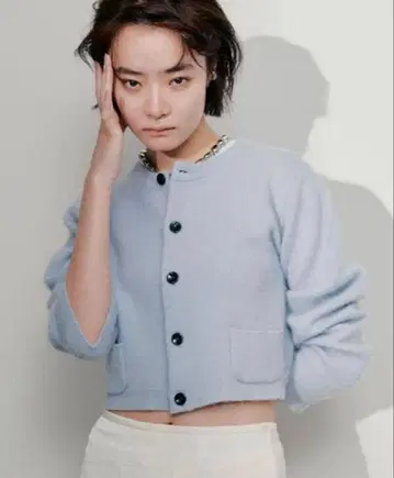 라이트 블루 크롭 가디건