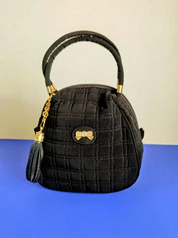 블랙 퀼팅 핸드백