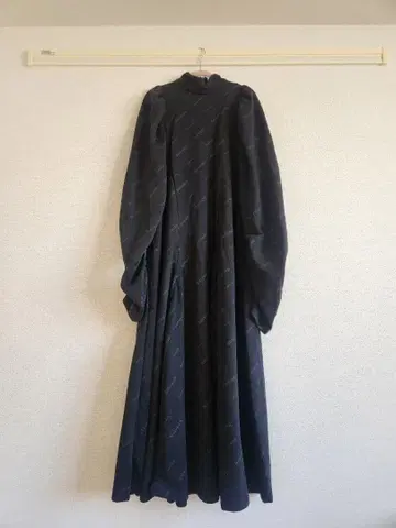 블랙 롱 원피스 긴팔 하이넥