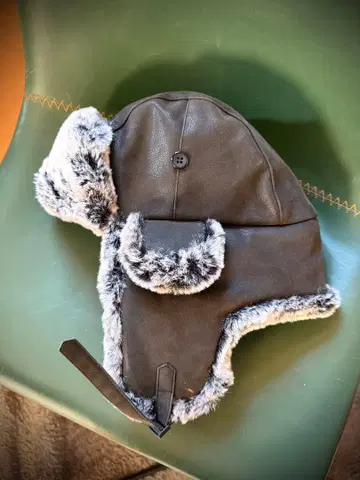 다크 브라운 보머 캡 귀도리 포함